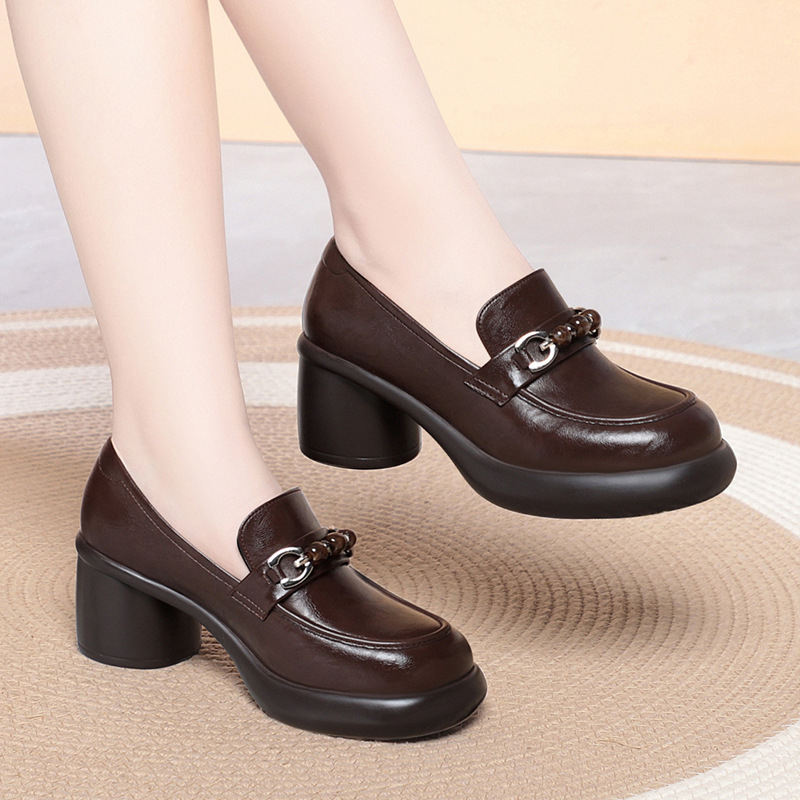 女性用チャンキーヒールローファー、ビーズとメタルバックル付き - Leather Work Flats Women のレビューと価格