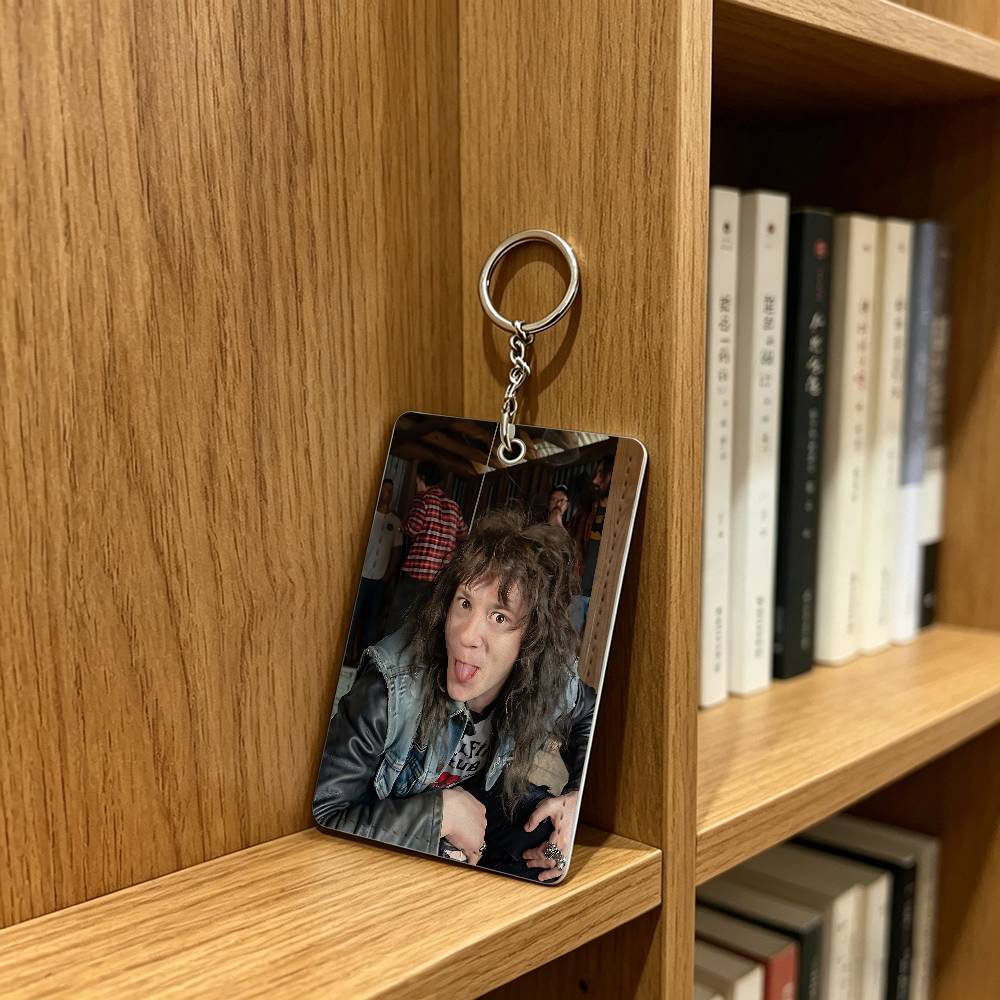 俳優 J-ジョセフ・クイン キャットバッジホルダーキーホルダ - Leatherwork Keychain のレビューと価格