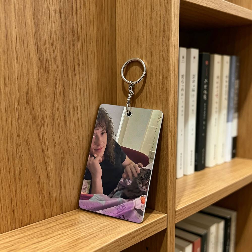 俳優 J-ジョセフ・クイン キャットバッジホルダーキーホルダ - Leatherwork Keychain のレビューと価格